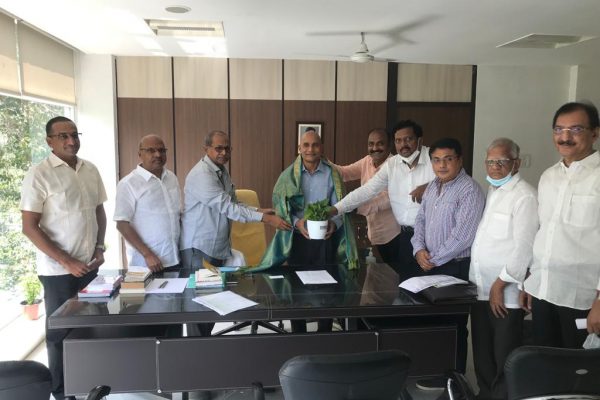 Office bearers of CREDAI A.P meeting the DG of FIRE, Shri M.Pratap I.P.S and submitting Representation.